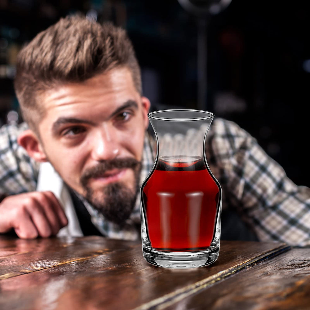 Remagr carafe échelle avec main montrant taille compacte pratique
