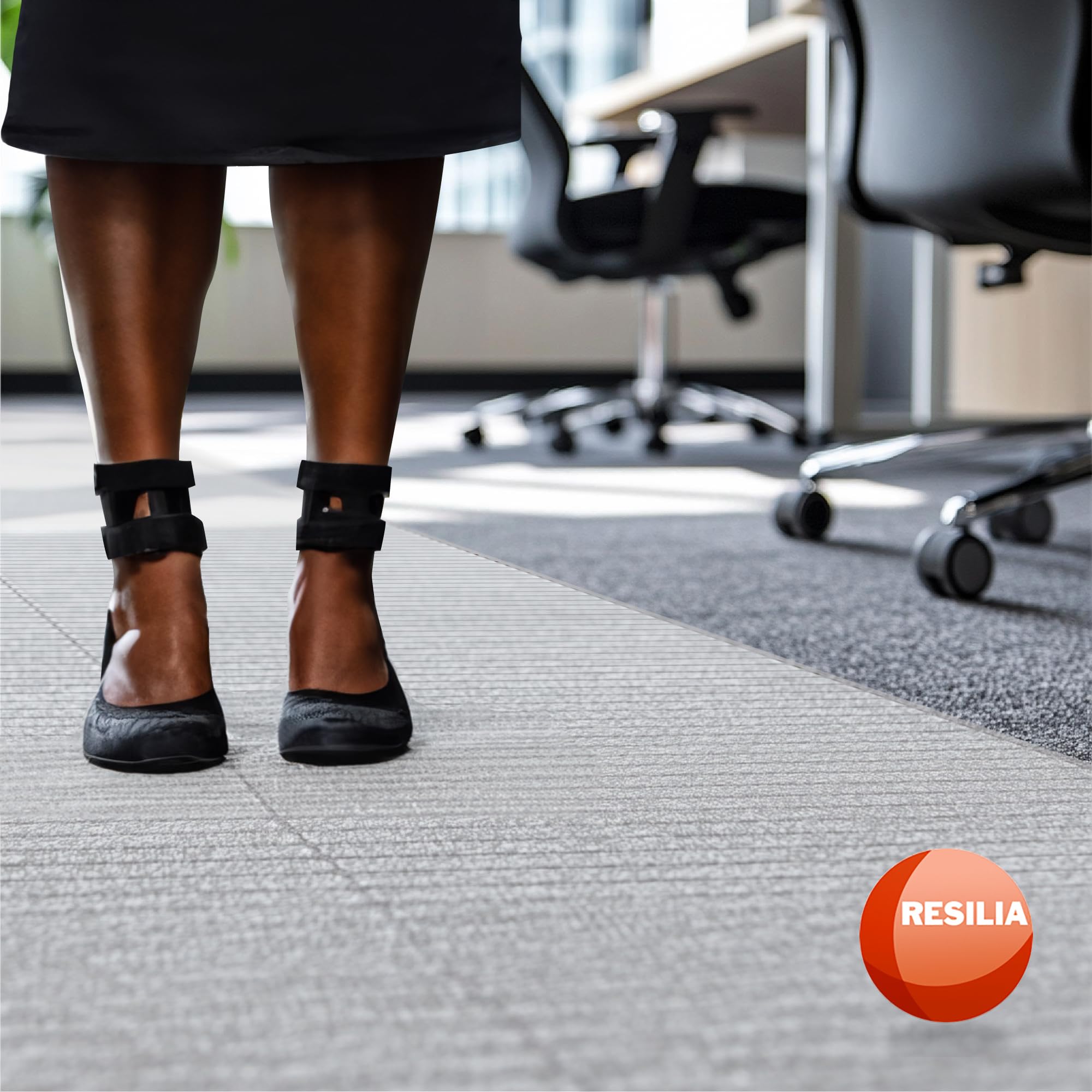RESILIA coureur installé sous un bureau protégeant la zone de travail