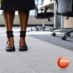 RESILIA coureur installé sous un bureau protégeant la zone de travail
