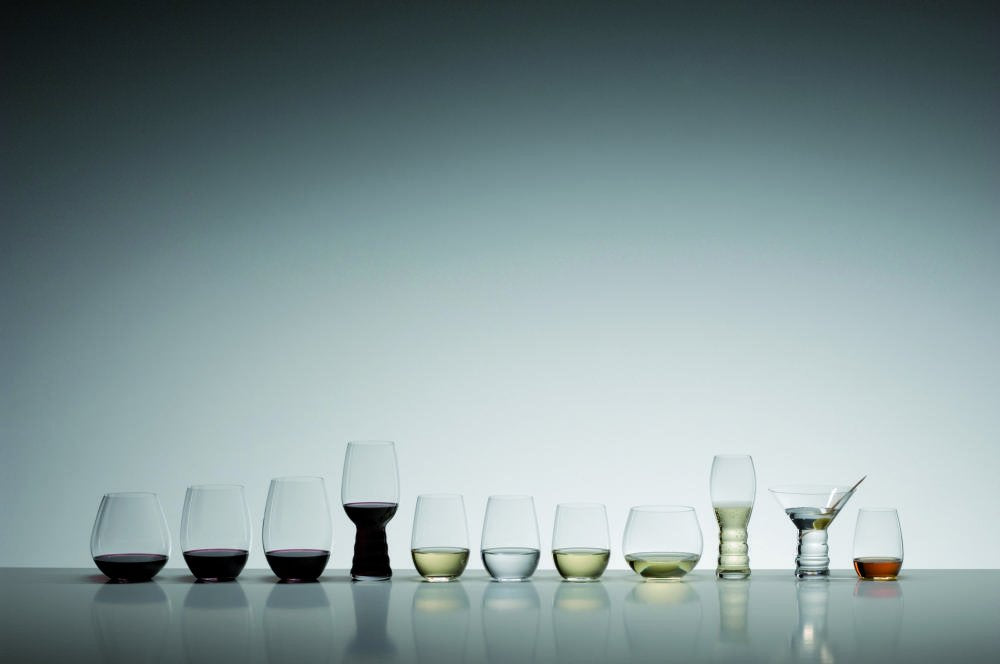 Riedel comparatif taille posés à côté d'un objet pour échelle pratique