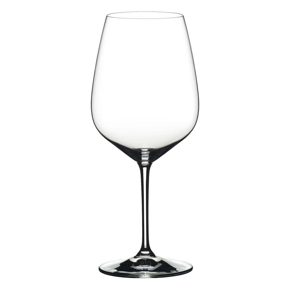 Riedel verres sur table dressée présentant esthétique et convivialité