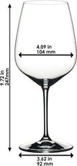 Riedel verres en usage lors d'une dégustation à domicile convivial