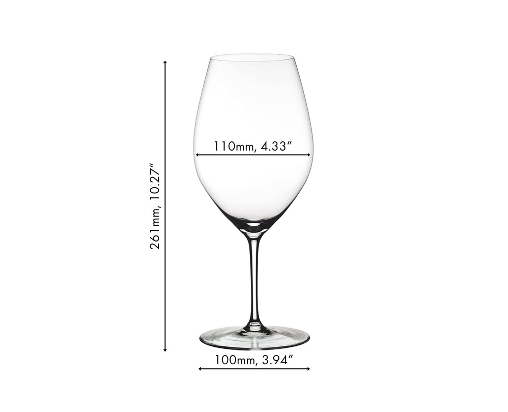 Riedel verres en usage servi avec vin soulignant polyvalence