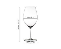 Riedel verres en usage servi avec vin soulignant polyvalence
