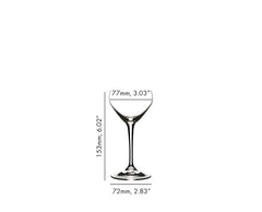 Riedel verre en main illustrant taille 4 oz et équilibre en service