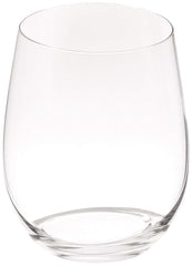 Riedel O en usage sur une table illustrant polyvalence et robustesse
