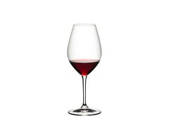 Riedel verres en usage sur table illustrant convivialité