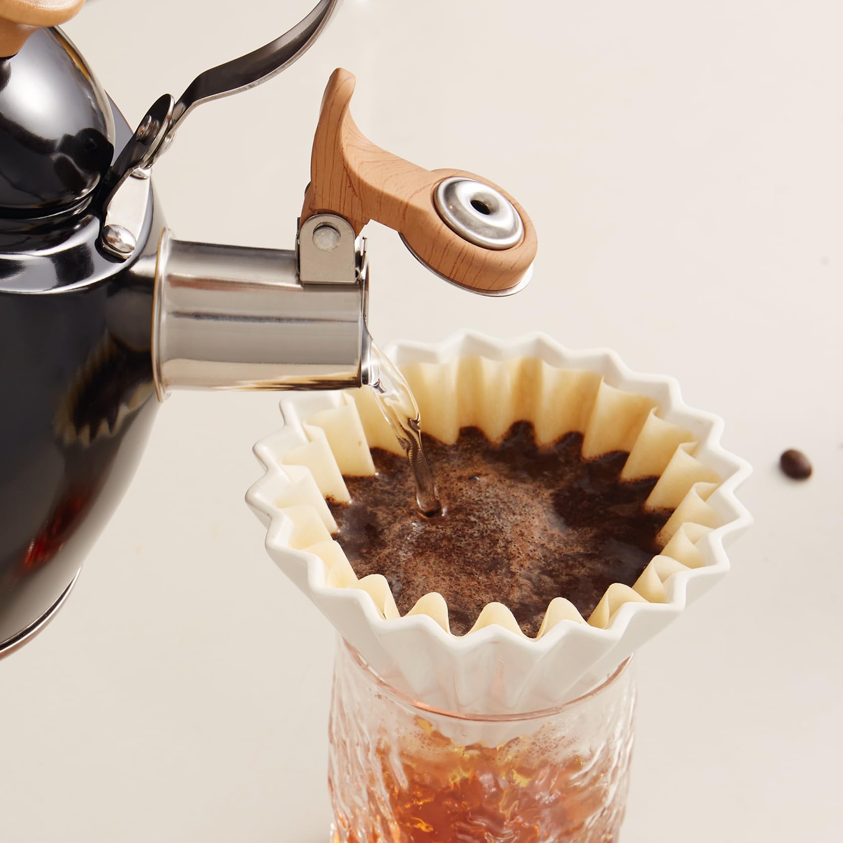 ROCKURWOK bouilloire posée en cuisine lifestyle pour esthétique et praticité quotidienne