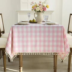 Romanstile nappe face avant rose gingham apportant charme convivial