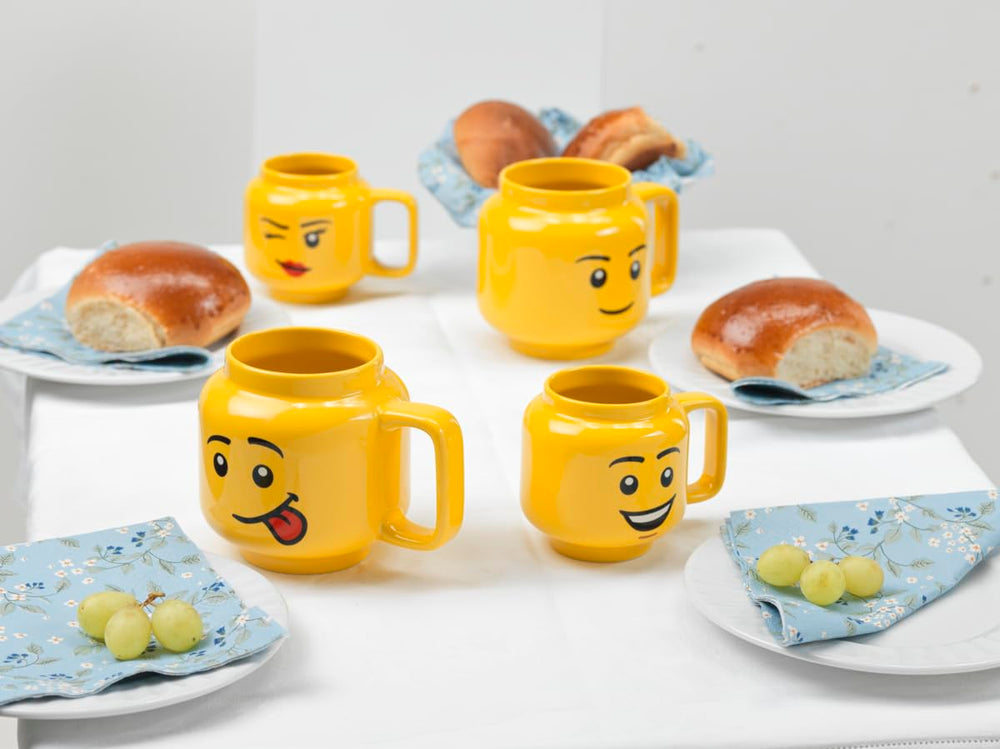 Room Copenhagen tasse LEGO utilisée avec café du matin pour un moment chaleureux