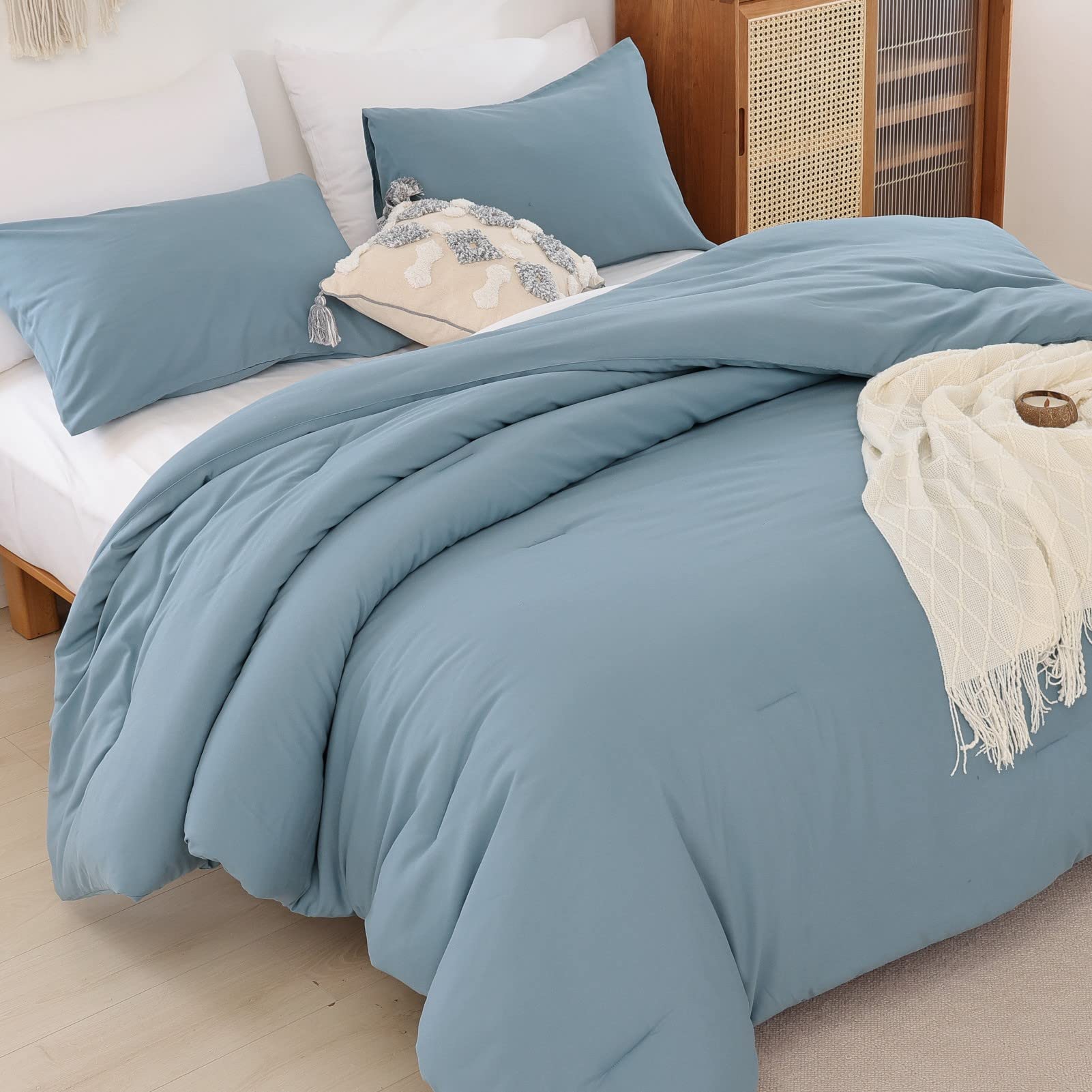 ROSGONIA gros plan du tissu polyester montrant texture douce et confort