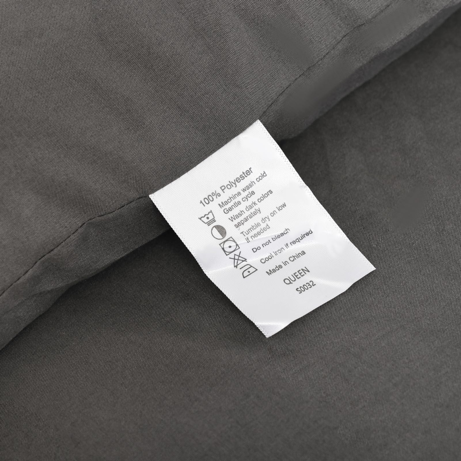 ROSGONIA décor de chambre inspiration look gris charbon harmonieux