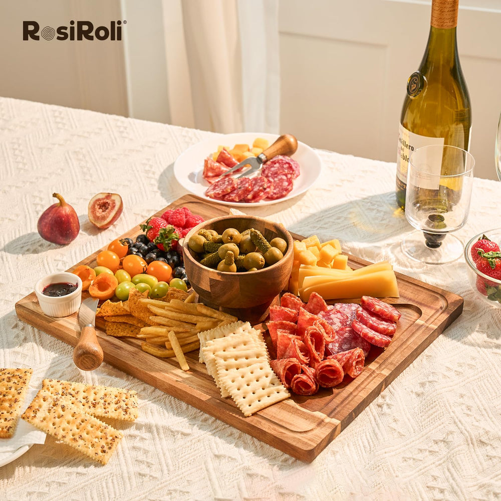 Plateau RosiRoli retourné en planche charcuterie avec fromages et fruits