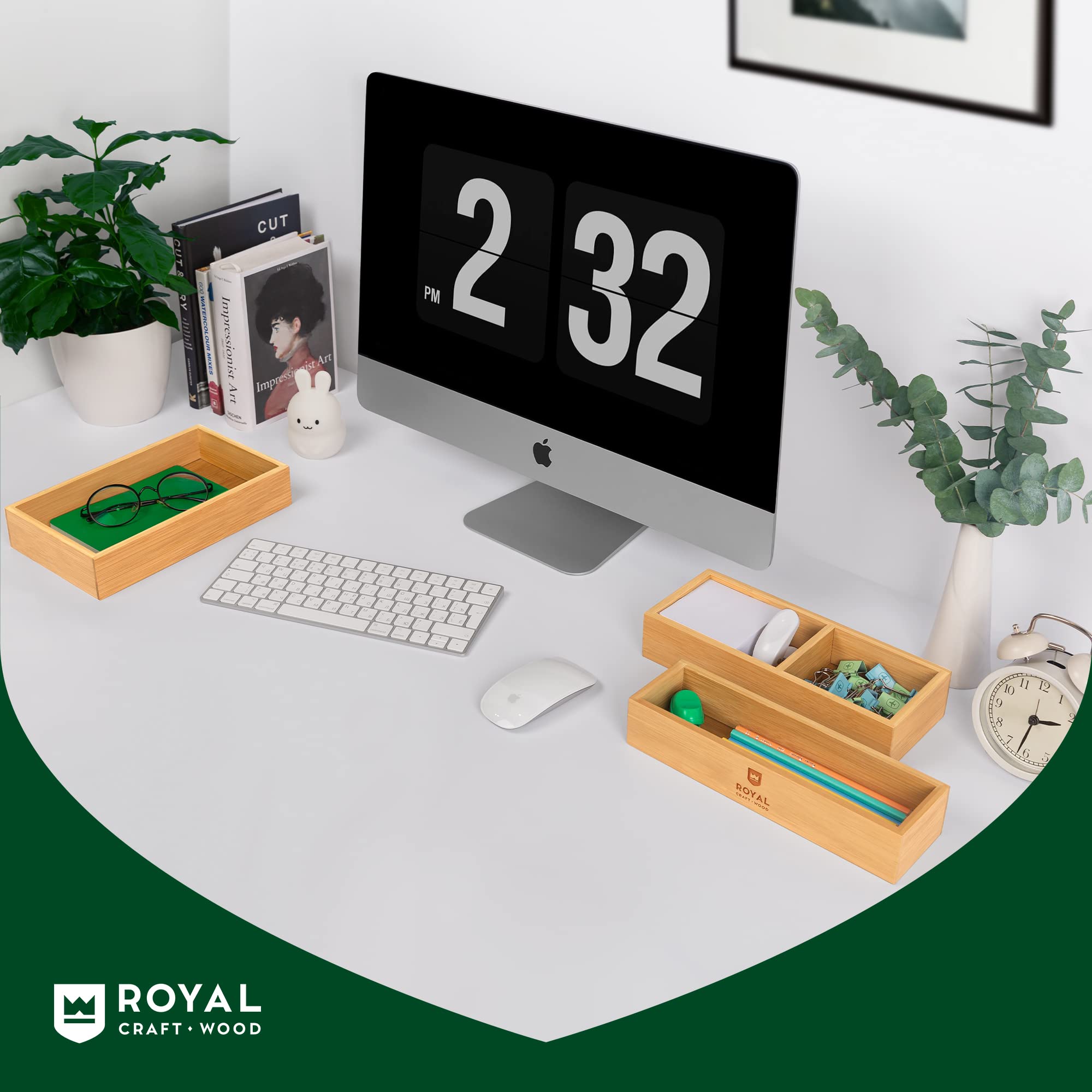 ROYAL CRAFT WOOD boîtes montrées à l'échelle d'une main pratique