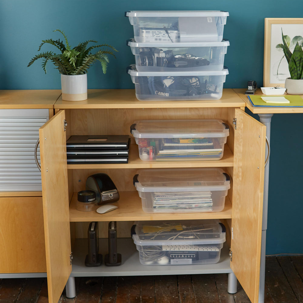 Rubbermaid Cleverstore plusieurs boîtes empilées pour stockage stable et propre