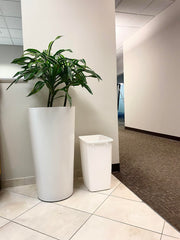 Rubbermaid corbeille placée sous l'évier illustrant gain de place