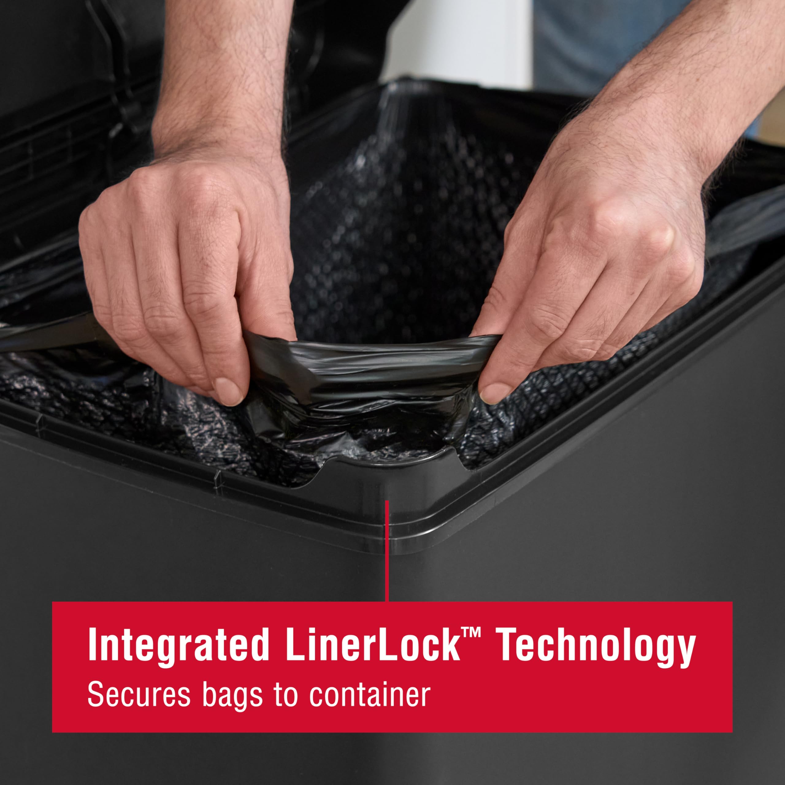 Rubbermaid couvercle en action avec fermeture lente réduisant le bruit