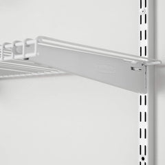 Rubbermaid étagère en usage buanderie organise serviettes et produits