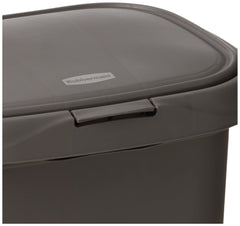 Rubbermaid démonstration LinerLock maintenant le sac, évite glissements