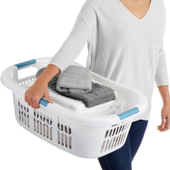 Rubbermaid gros plan des bords lisses montrant la finition anti-accrocs pour protéger les vêtements