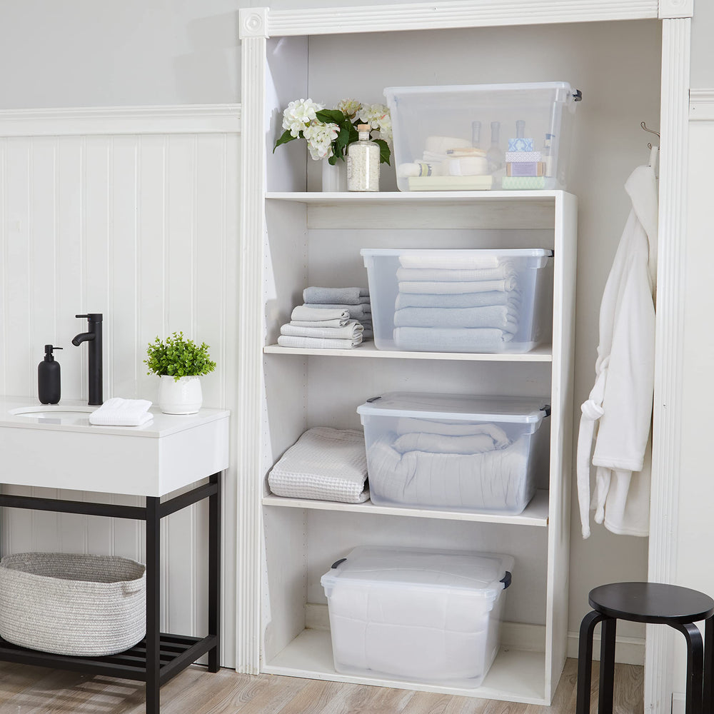 Rubbermaid deux bacs empilés démontrant empilement stable et rangement sûr