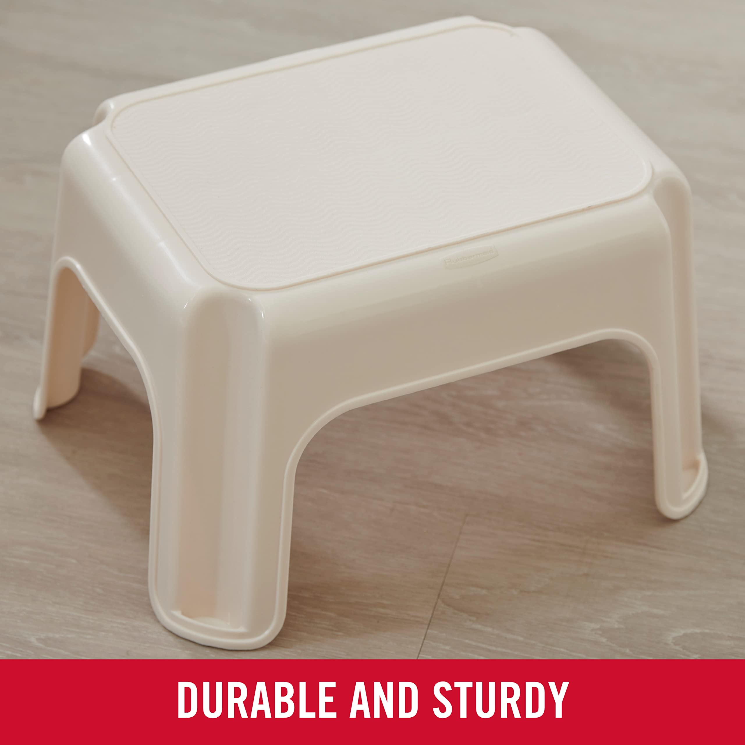 Rubbermaid Roughneck marchepied comparaison taille démontrant rangement facile