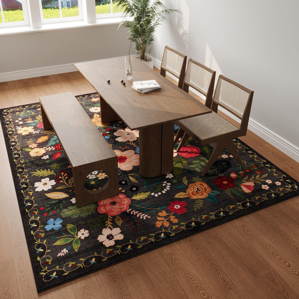 Rugcomf enfant jouant sur le tapis illustrant convivialité et durabilité