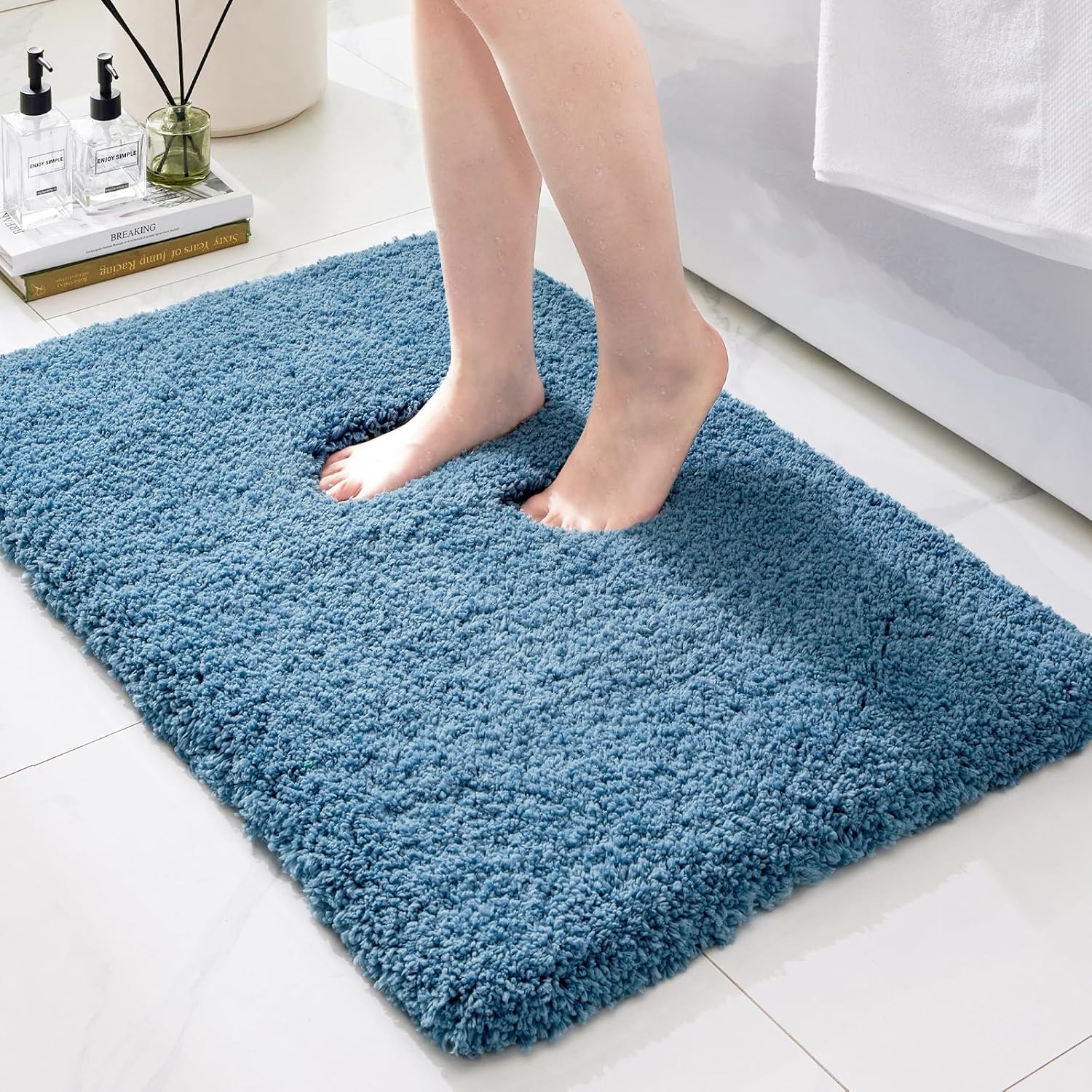 Ruggnovea face avant du tapis montrant couleur bleue et forme, apporte confort immédiat