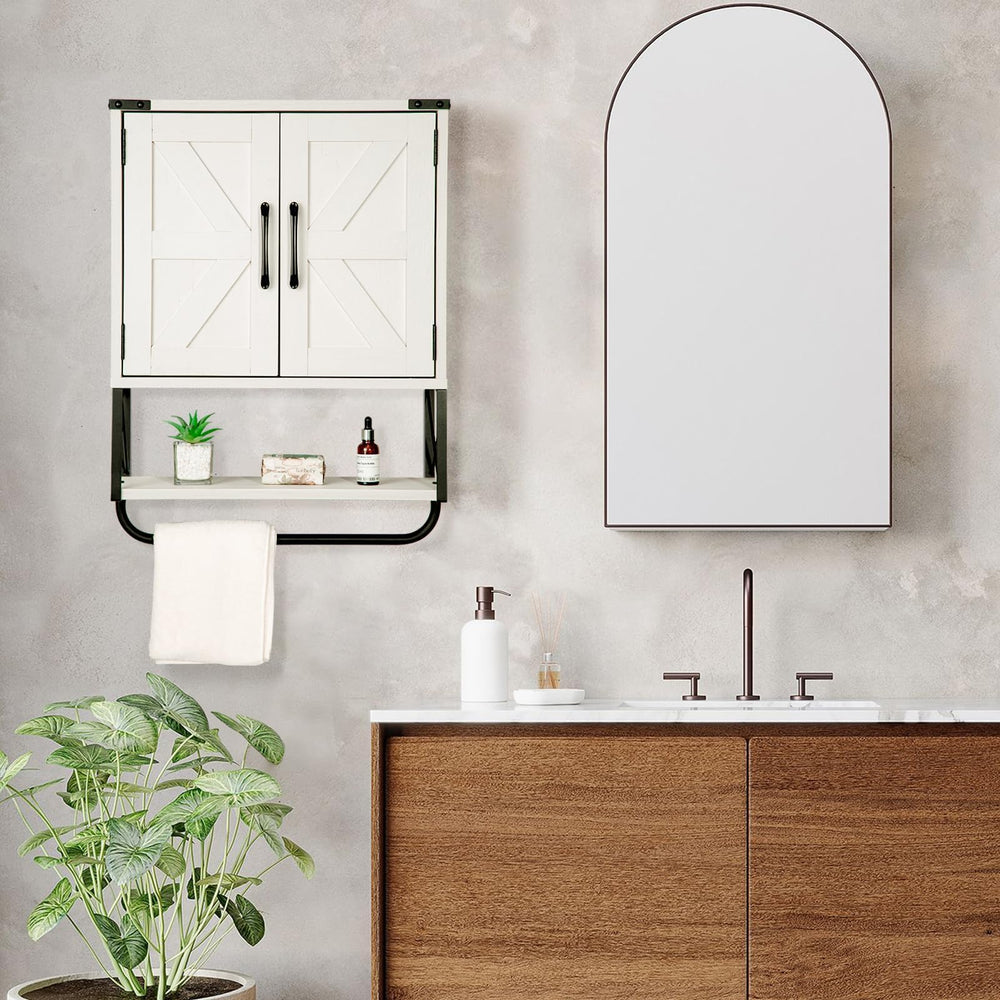 RUSTOWN armoire installée dans salle de bain créant ambiance farmhouse