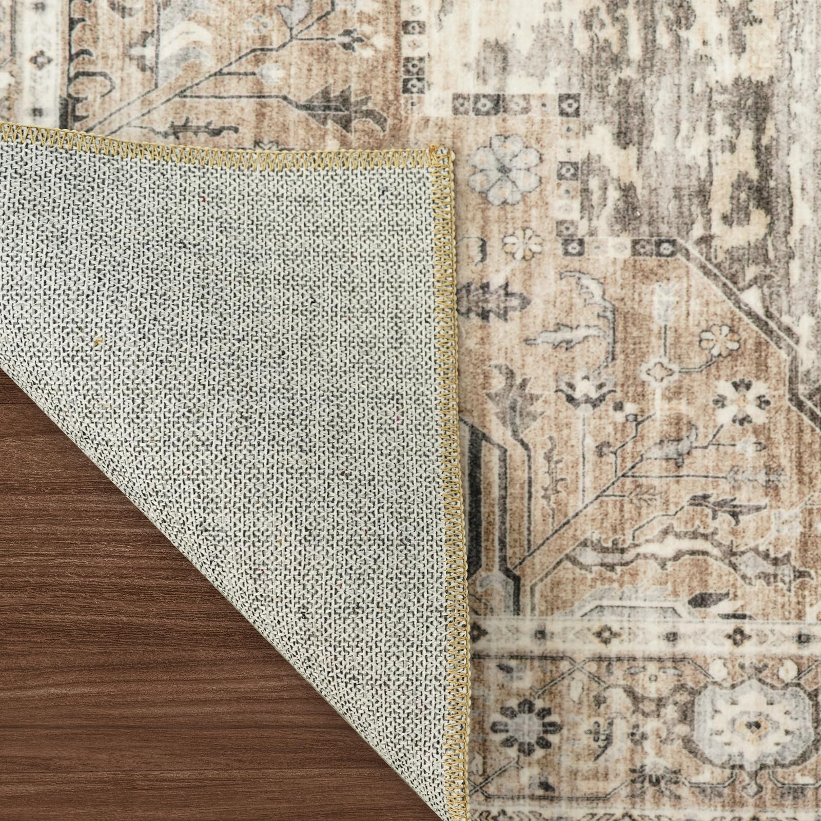 RUUGME tapis 3x5 à côté du lit pour vérifier l’échelle et l’ajustement