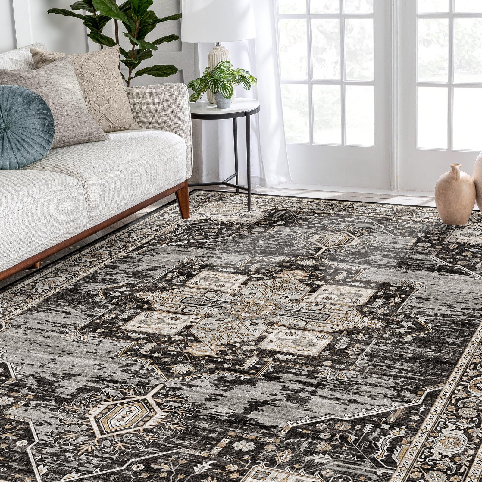 RUUGME tapis 5x7 installé dans un salon apportant confort et style chaleureux