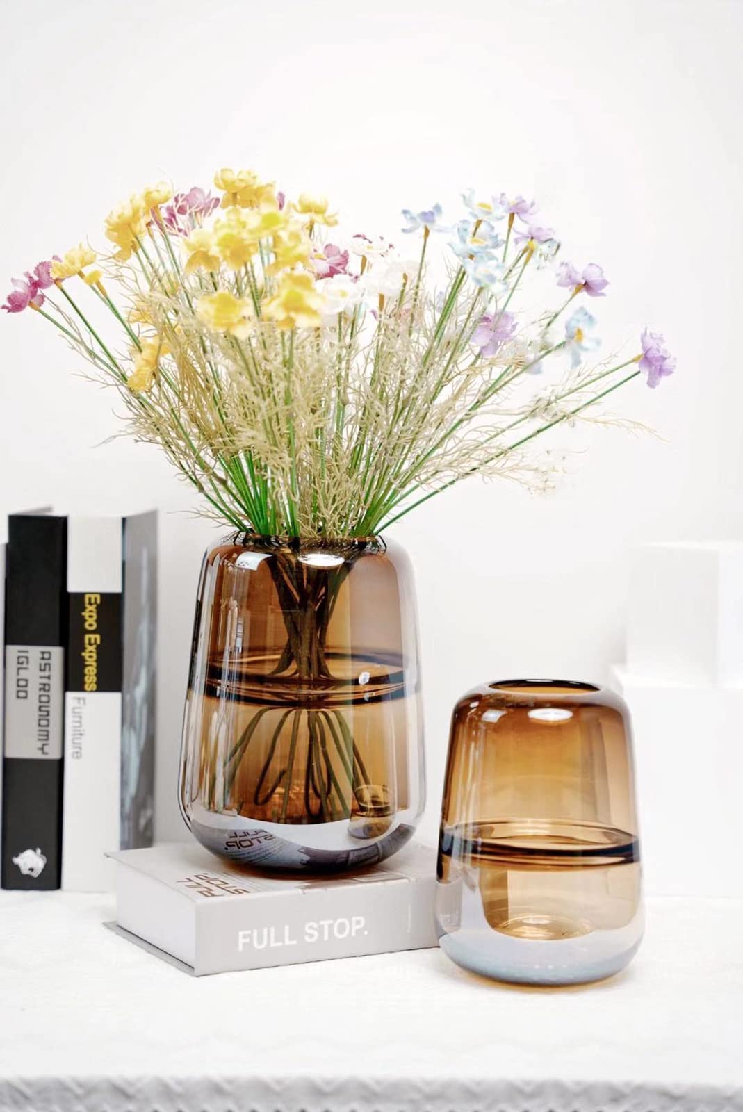 Rxcvkmw vase rempli de fleurs fraîches ajoutant chaleur décorative