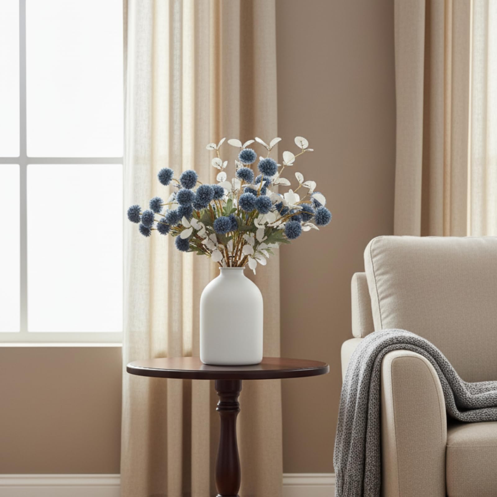 RyddeligHome vase blanc placé à côté d'un objet pour montrer l'échelle