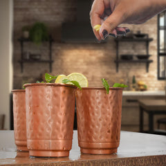 SAJTOX gobelet en usage avec boisson, portable et pratique