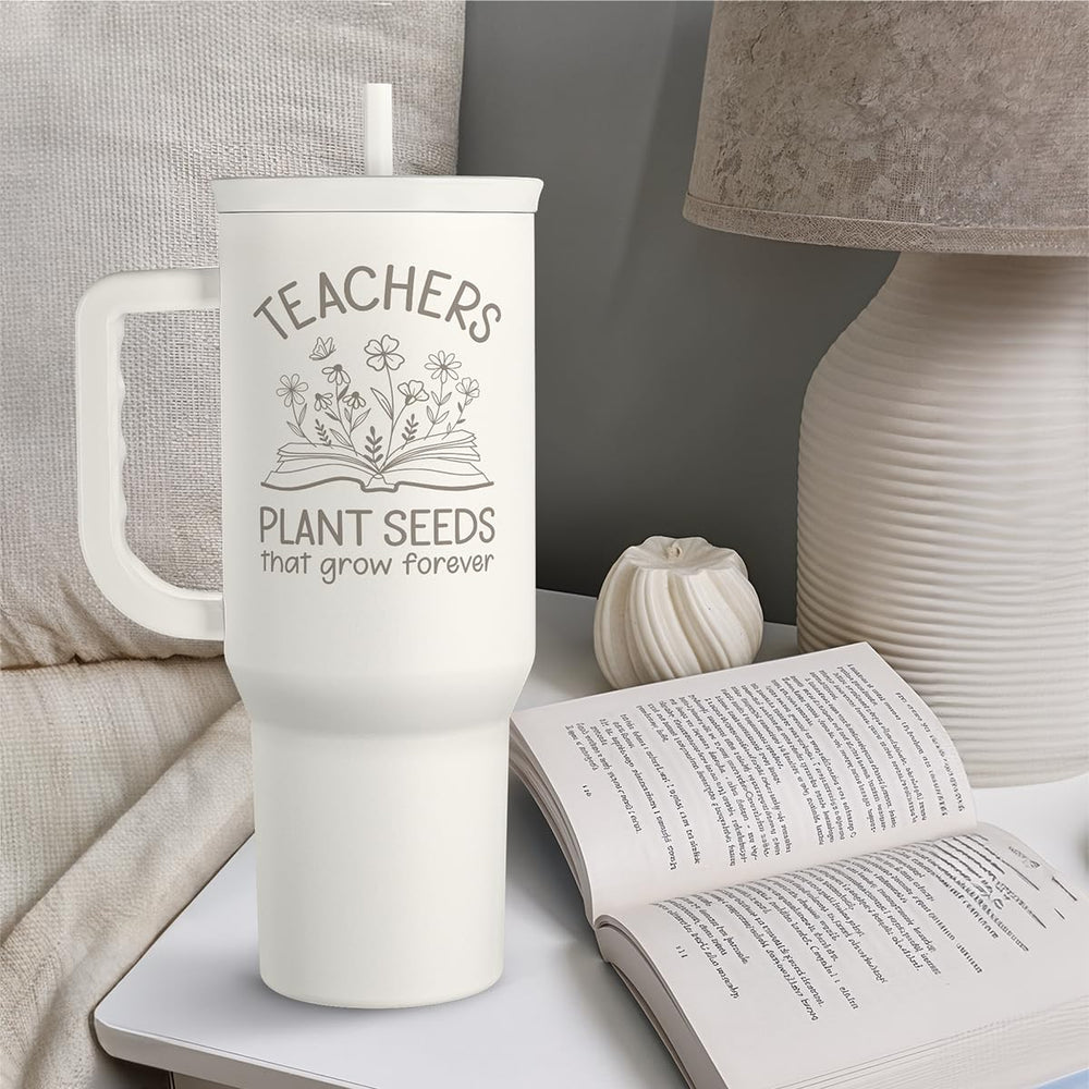 SANDJEST tasse en usage sur bureau illustrant praticité quotidienne