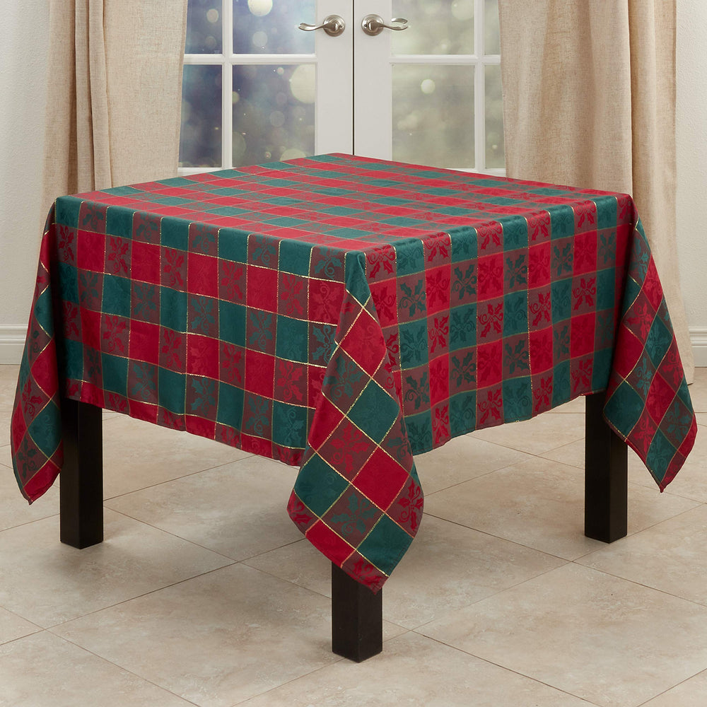 SARO LIFESTYLE nappe posée sur table montrant motif plaid et ambiance festive