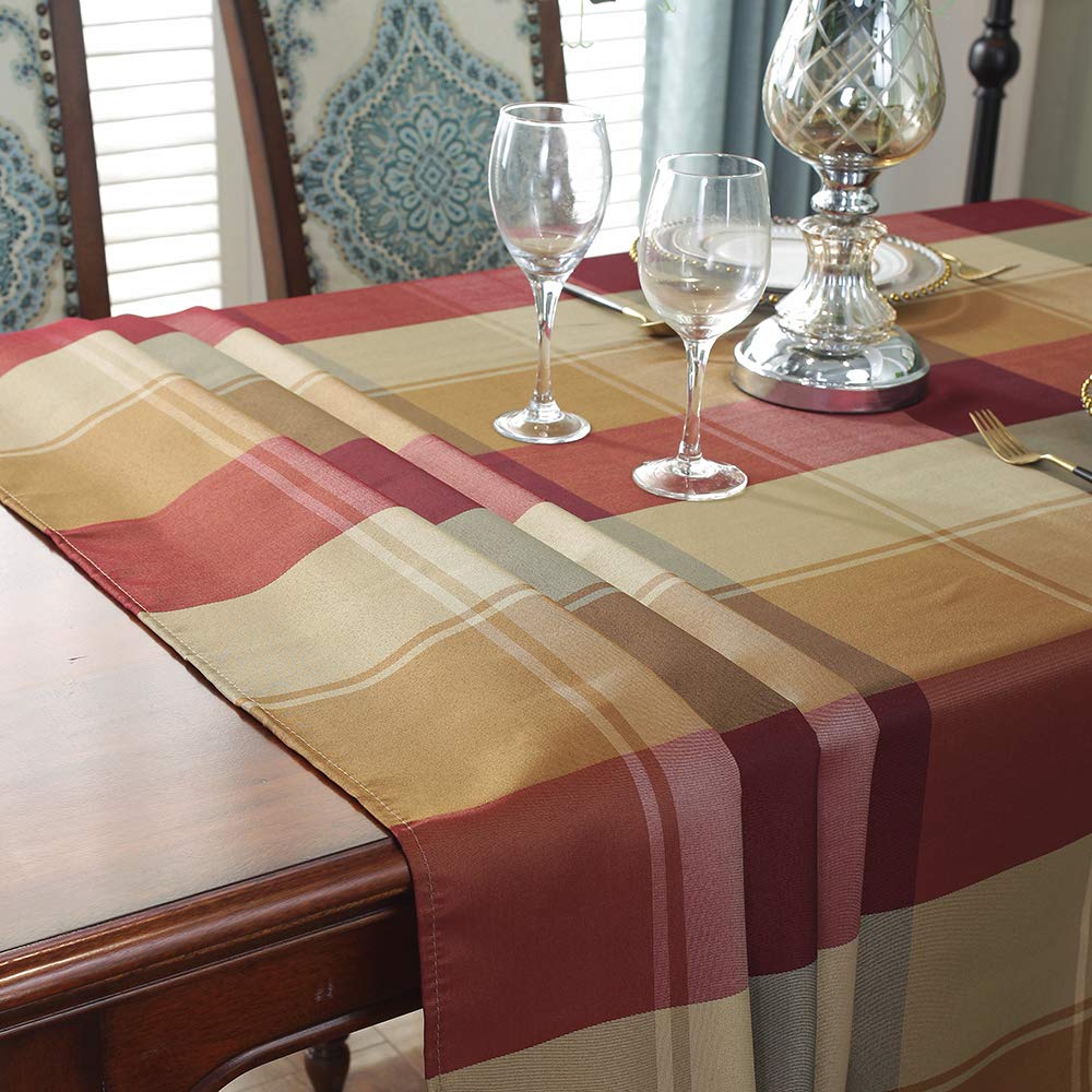 SASTYBALE nappe posée pour montrer dimensions couvrant grande table