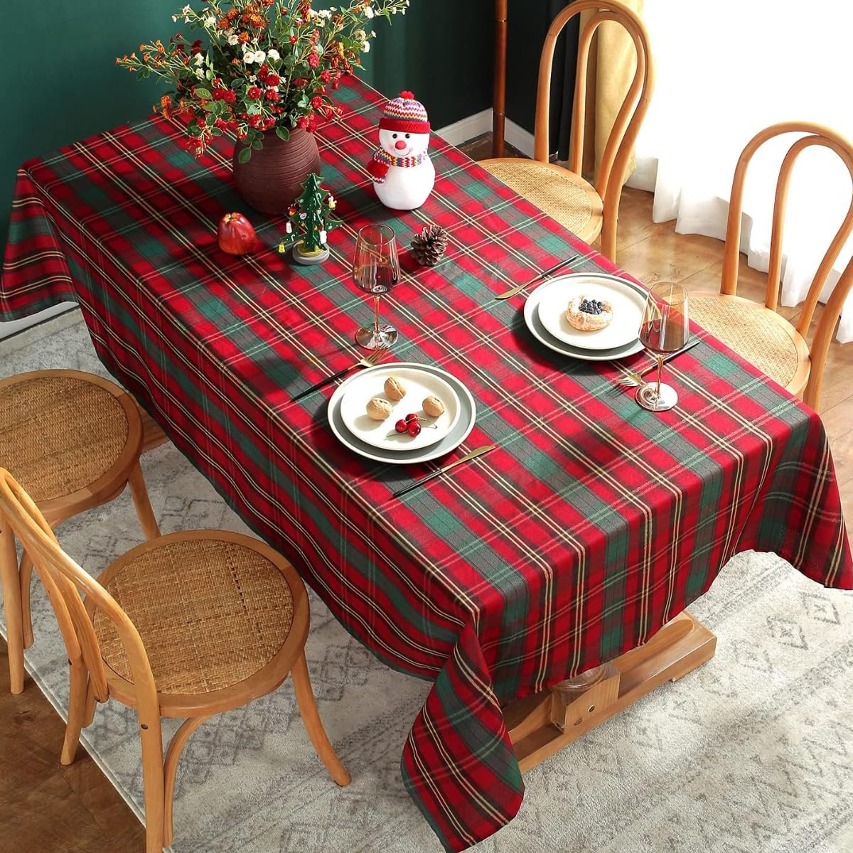 SASTYBALE nappe face pleine montrant motif tartan festif et couverture