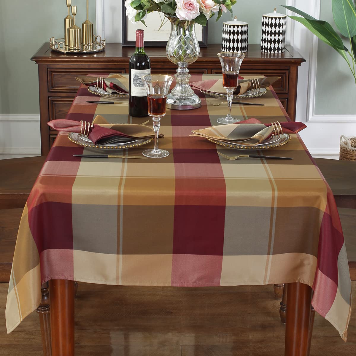 SASTYBALE nappe installée sur table lors d'un dîner soulignant convivialité