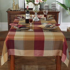 SASTYBALE nappe installée sur table lors d'un dîner soulignant convivialité