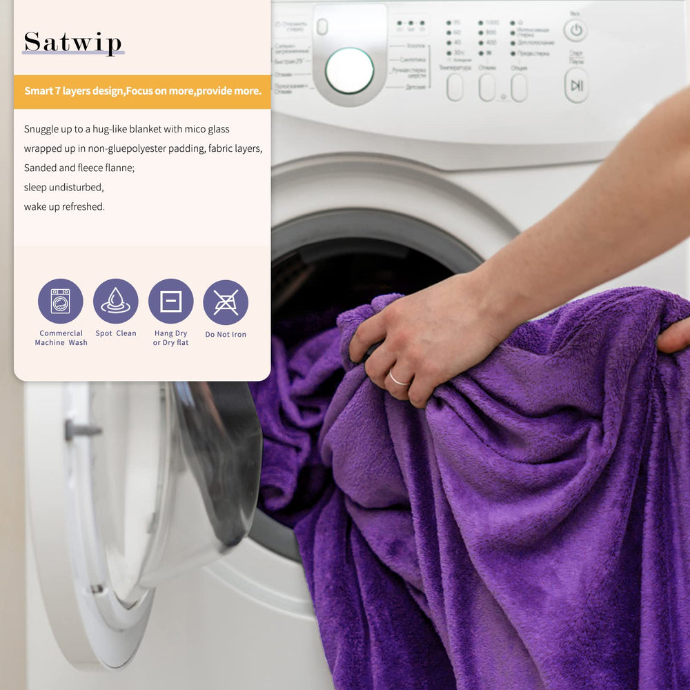 Satwip mise en scène canapé violet suggérant confort et décoration