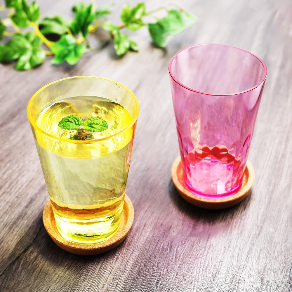 SCANDINOVIA gobelet à côté d'un objet pour comparer la taille et capacité de 19 oz pratique