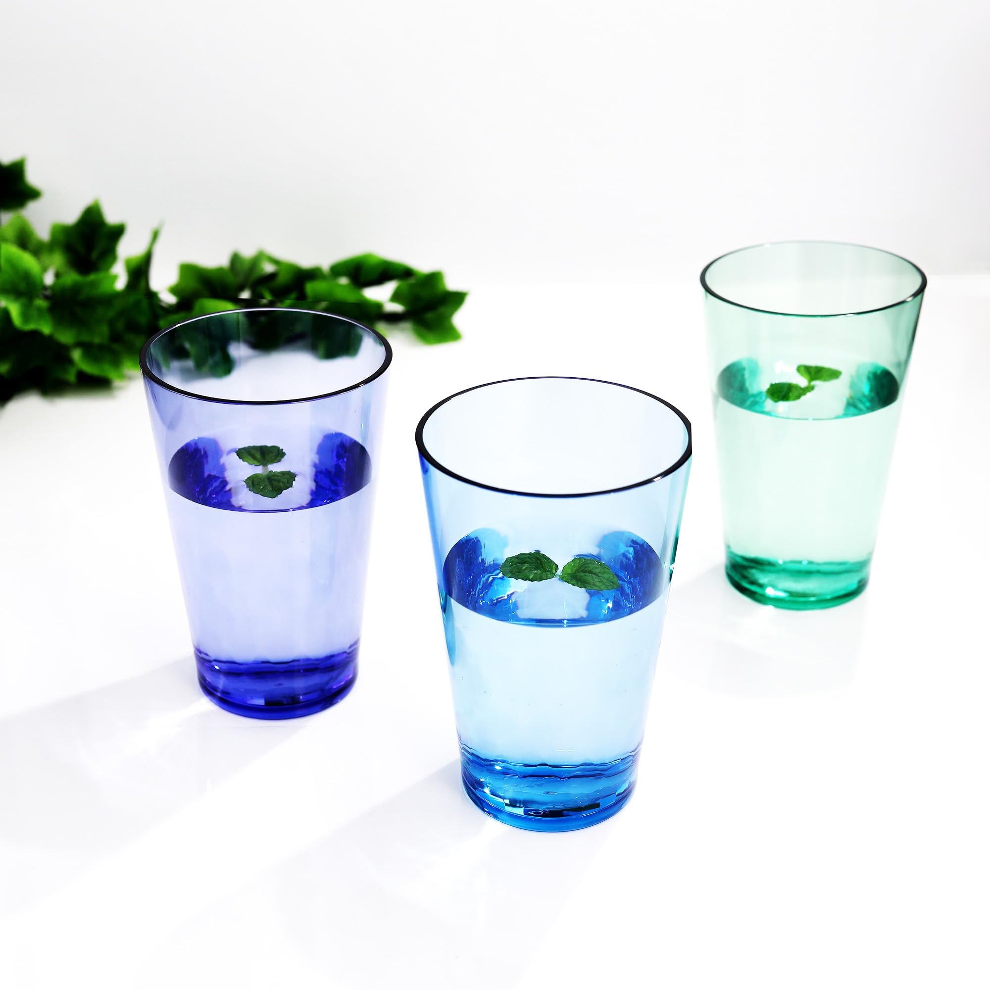 SCANDINOVIA gobelets posés sur table de fête montrant utilité pour apéros et évènements