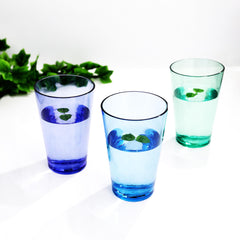 SCANDINOVIA gobelets posés sur table de fête montrant utilité pour apéros et évènements