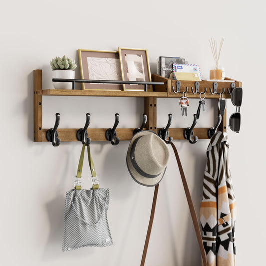 Segtenant vue frontale du porte-manteau montrant rangement organisé