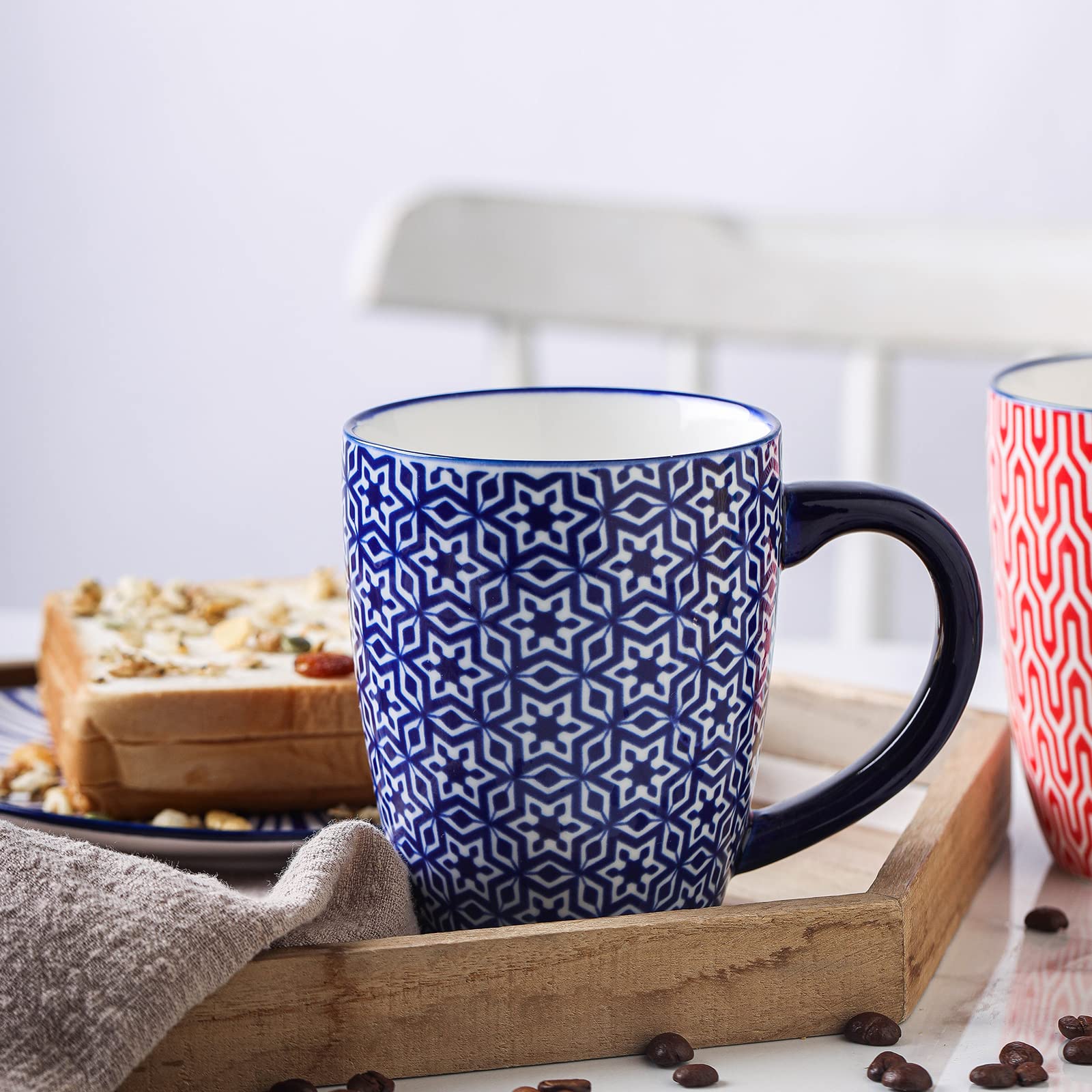 Selamica ensemble de six mugs posé sur table pour réunions conviviales