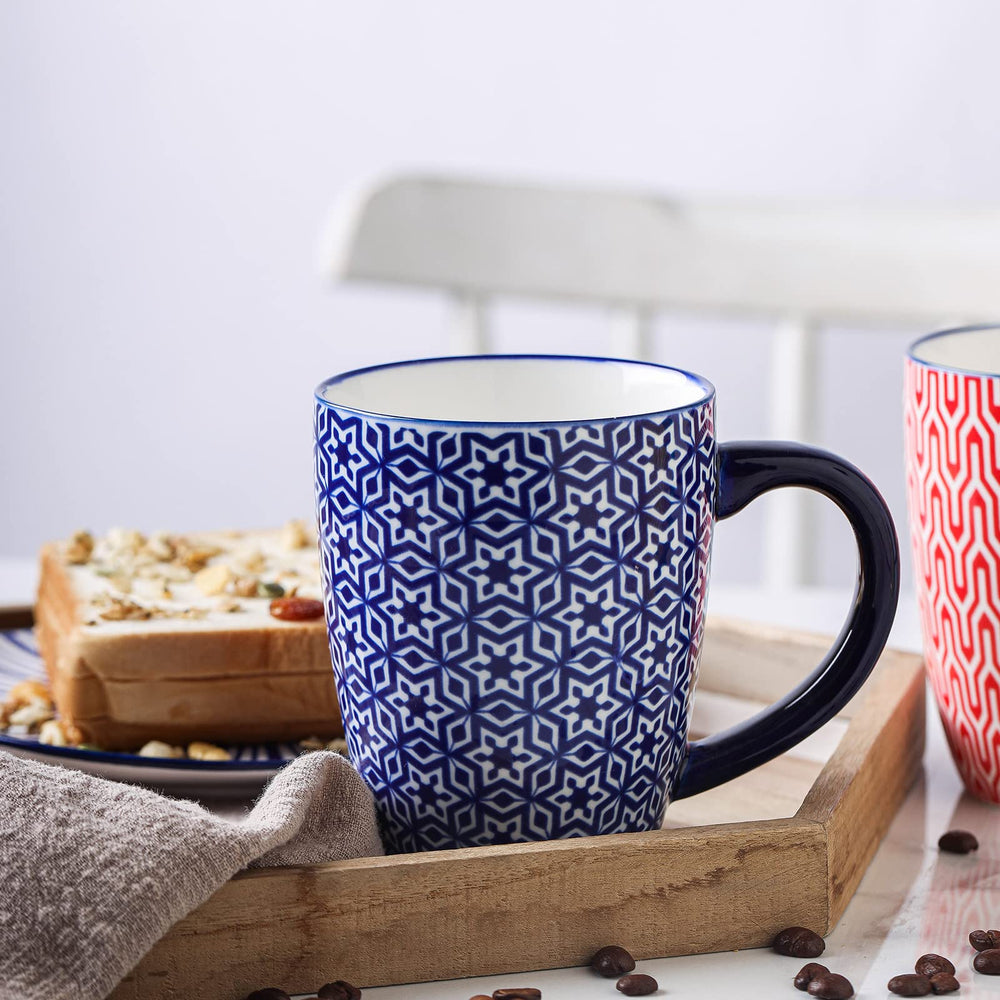 Selamica ensemble de six mugs posé sur table pour réunions conviviales