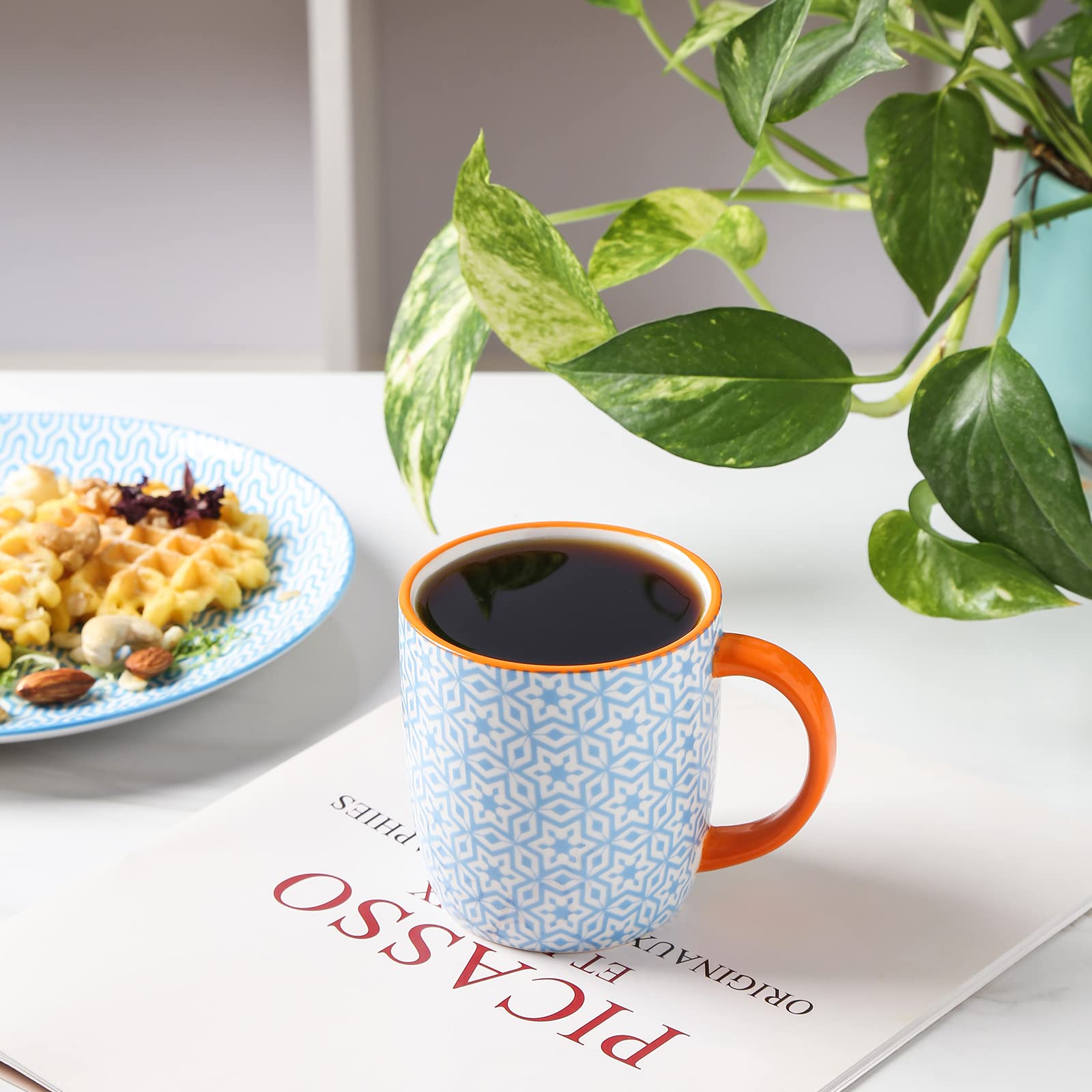 Selamica mugs en situation petit-déjeuner montrant convivialité et style