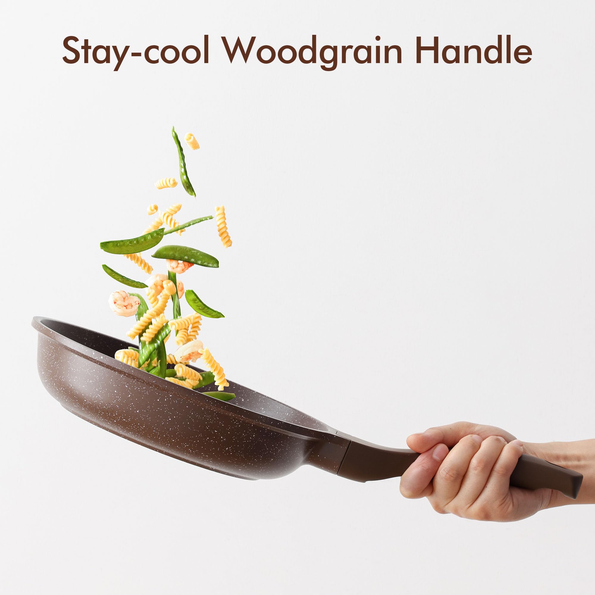 SENSARTE poêle en usage avec omelette glissante facilitant la cuisson