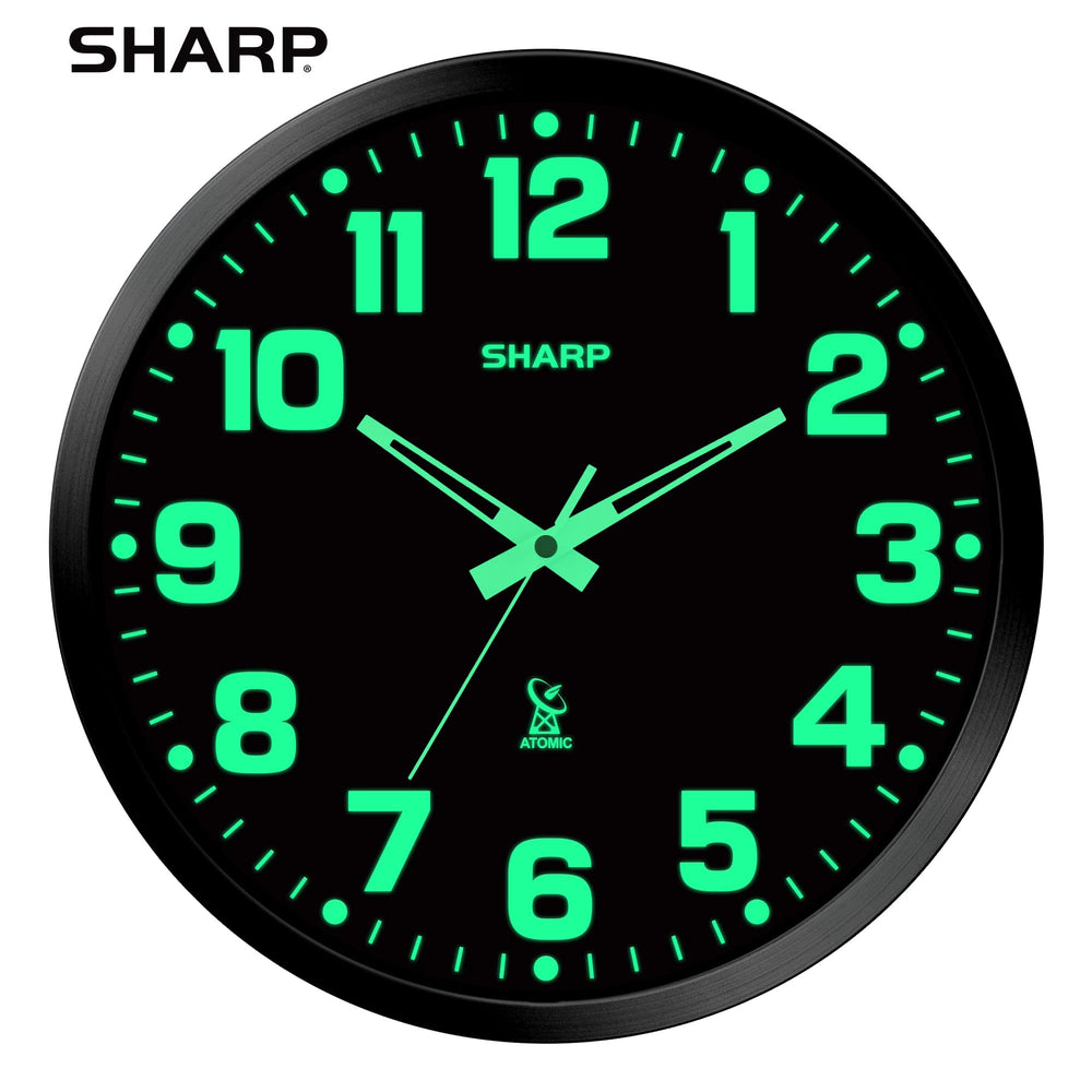 Sharp cadran gros plan chiffres luminescents pour lecture nocturne